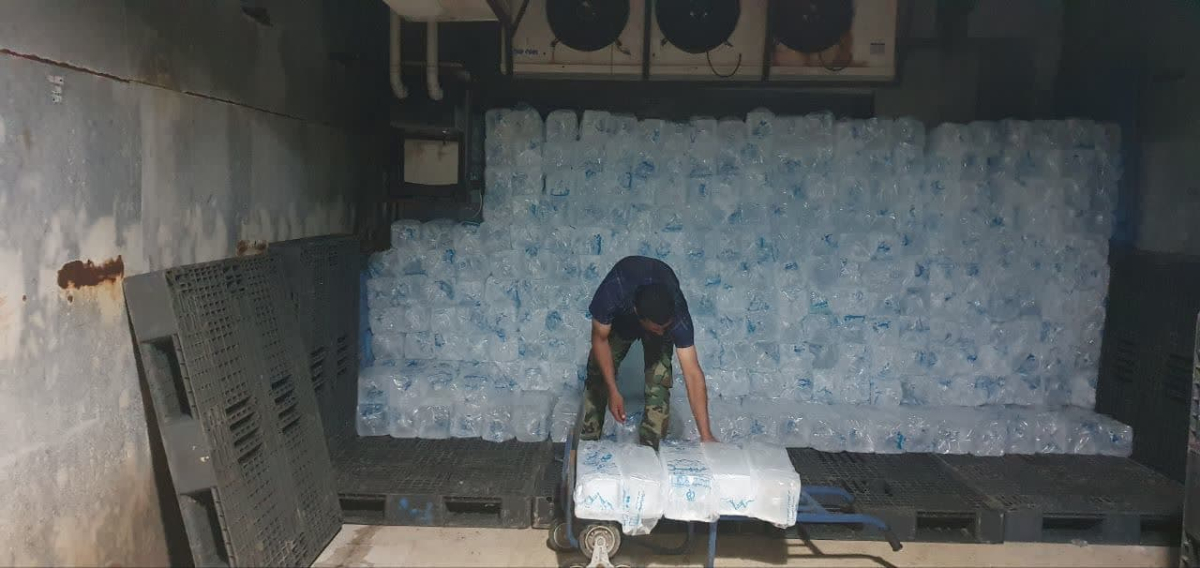 مأموریت ویژه سازمان میادین شهرداری قم در تأمین آب شرب و یخ بهداشتی عزاداران اربعین حسینی 